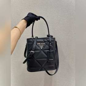 Prada Новая женская сумка Модель： 1BA3 Эта сумка изготовлена из 