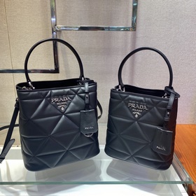 Prada Новая женская сумка Модель： 1BA3 Эта сумка изготовлена из 