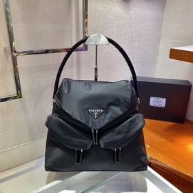 Prada сумка Модель： 1BC160 Эта сумка из нейлона в стиле минимал