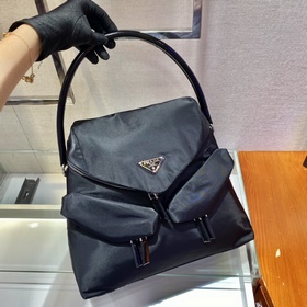 Prada сумка Модель： 1BC160 Эта сумка из нейлона в стиле минимал