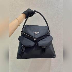 Prada сумка Модель： 1BC160 Эта сумка из нейлона в стиле минимал