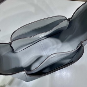 Prada  Сумка-корзина Новая модель модели： 1BC127 Новый цвет/ледя