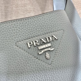Prada  Сумка-корзина Новая модель модели： 1BC127 Новый цвет/ледя