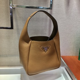 Prada  Сумка для продуктов Новая модель сумка-ведро Артикул： 1BC