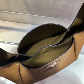 Prada  Сумка для продуктов Новая модель сумка-ведро Артикул： 1BC