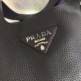 Prada  Сумка для продуктов Новая модель сумка-ведро Артикул： 1BG