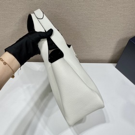 Prada  Сумка для продуктов Новая модель сумка-ведро Артикул： 1BG