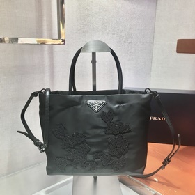 PRADA Ограниченная серия сумок с вышитыми бусинами. Новая модель