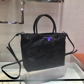 PRADA Ограниченная серия сумок с вышитыми бусинами. Новая модель