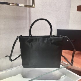 PRADA Ограниченная серия сумок с вышитыми бусинами. Новая модель