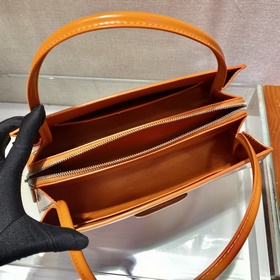 PRADA Новый номер модели： 1BA327 Эта сумка из весенне-летней кол