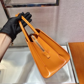 PRADA Новый номер модели： 1BA327 Эта сумка из весенне-летней кол
