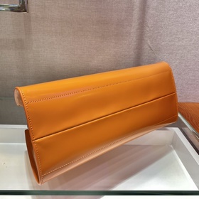 PRADA Новый номер модели： 1BA327 Эта сумка из весенне-летней кол
