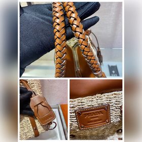 Сумка PRADA из соломы изготовлена из высококачественного и модног