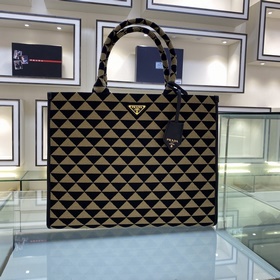 Prada сумка из вышитого материала, модель 1BA356, большая, без д