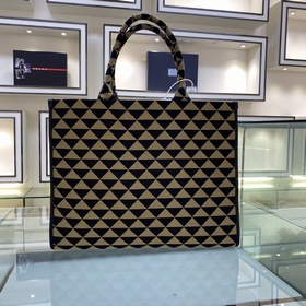 Prada сумка из вышитого материала, модель 1BA356, большая, без д