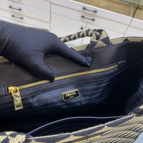Prada сумка из вышитого материала, модель 1BA356, большая, без д