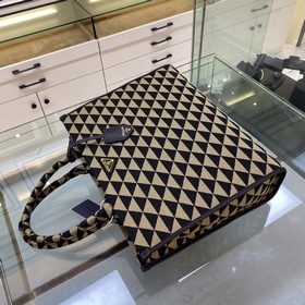 Prada сумка из вышитого материала, модель 1BA356, большая, без д