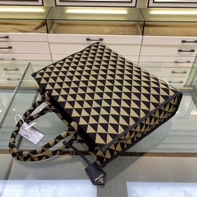 Prada сумка из вышитого материала, модель 1BA356, большая, без д