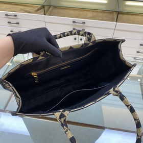Prada сумка из вышитого материала, модель 1BA356, большая, без д