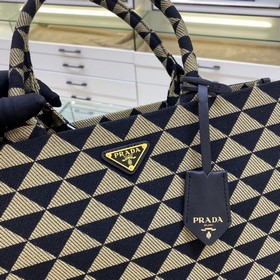 Prada сумка из вышитого материала, модель 1BA356, большая, без д