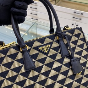 Prada Сумка из вышитого материала Артикул： 1BA274 Сумка-убийца Э