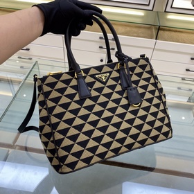 Prada Сумка из вышитого материала Артикул： 1BA274 Сумка-убийца Э