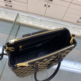 Prada Сумка из вышитого материала Артикул： 1BA274 Сумка-убийца Э