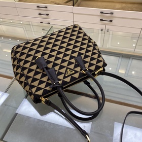 Prada Сумка из вышитого материала Артикул： 1BA274 Сумка-убийца Э