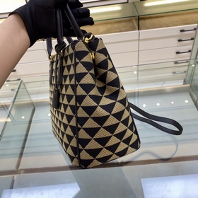 Prada Сумка из вышитого материала Артикул： 1BA274 Сумка-убийца Э