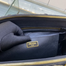 Prada Сумка из вышитого материала Артикул： 1BA274 Сумка-убийца Э