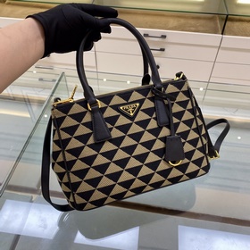 Prada Сумка из вышитого материала Артикул： 1BA863 Сумка-киллер Э