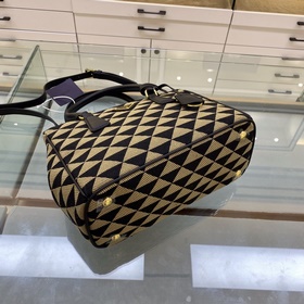 Prada Сумка из вышитого материала Артикул： 1BA863 Сумка-киллер Э