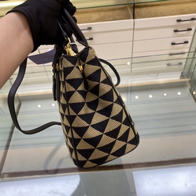 Prada Сумка из вышитого материала Артикул： 1BA863 Сумка-киллер Э