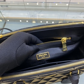 Prada Сумка из вышитого материала Артикул： 1BA863 Сумка-киллер Э