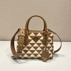Prada Сумка из ткани с вышивкой Артикул： 1BA906 Мини-сумка Kille