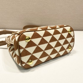 Prada Сумка из ткани с вышивкой Артикул： 1BA906 Мини-сумка Kille