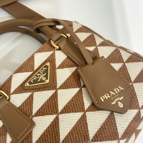 Prada Сумка из ткани с вышивкой Артикул： 1BA906 Мини-сумка Kille