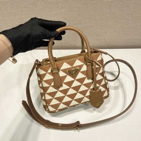 Prada Сумка из ткани с вышивкой Артикул： 1BA906 Мини-сумка Kille