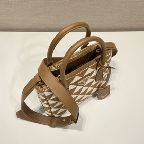 Prada Сумка из ткани с вышивкой Артикул： 1BA906 Мини-сумка Kille