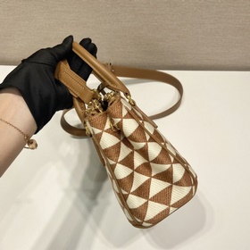 Prada Сумка из ткани с вышивкой Артикул： 1BA906 Мини-сумка Kille