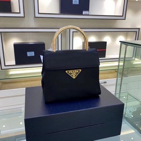 Prada Ретро сумка Модель 1BH608 Лаконичный и элегантный дизайн,