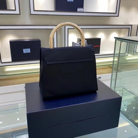 Prada Ретро сумка Модель 1BH608 Лаконичный и элегантный дизайн, 