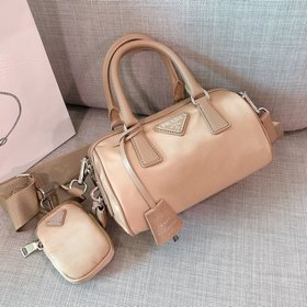 Prada  Новейшая сумка-подушка Boston 3 в 1 Артикул： 1BB846 Клас