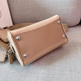Prada  Новейшая сумка-подушка Boston 3 в 1 Артикул： 1BB846 Клас