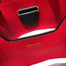 Prada Двойная сумка-ведро Артикул： 1BA212 Популярная во всем мир