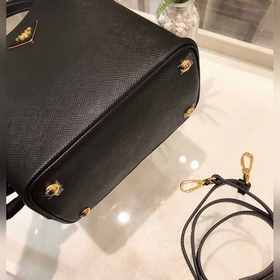 Prada Двойная сумка-ведро Артикул： 1BA212 Популярная во всем мир