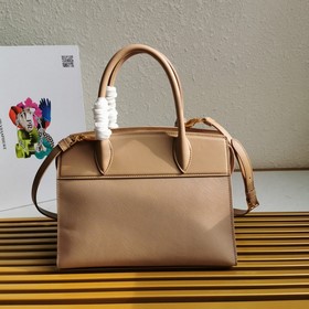 Сумка Prada из кожи Saffiano и телячьей кожи Кожа Двойные ручки 