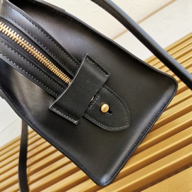 Сумка Prada из кожи Saffiano и телячьей кожи Двойные ручкиз кожи