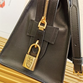 Сумка Prada из кожи Saffiano и телячьей кожи Двойные ручкиз кожи